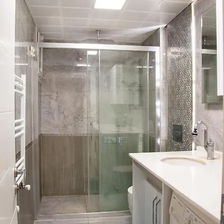 Lovely&Comfy Flat near Sea in Karsiyaka, Izmir Daire *